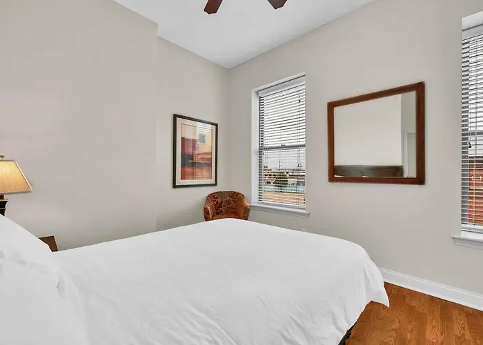 St Louis Tower Grove Two-Story Townhome Perfect For Groups Side B