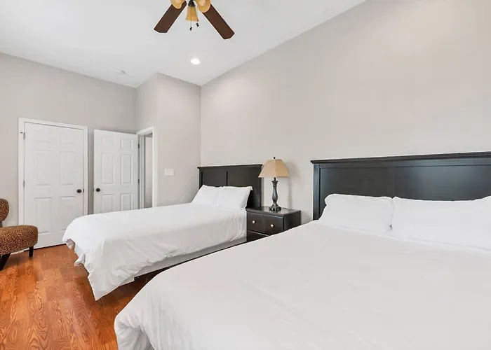 St Louis Tower Grove Two-Story Townhome Perfect For Groups Side B