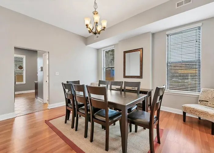 St Louis Tower Grove Two-Story Townhome Perfect For Groups Side B