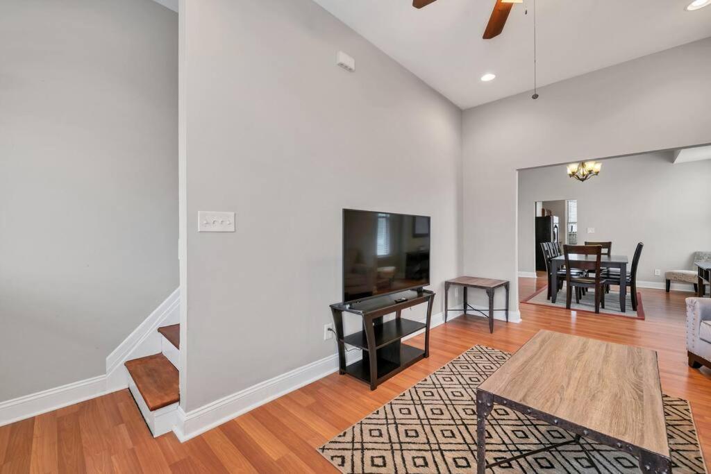 St Louis Two-story Townhome Perfect For Groups Side B Tower Grove